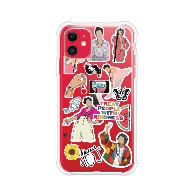 Funda para iPhone con diseño de stickers inspirados en Harry Styles. Incluye frases como "Treat People With Kindness", dibujos de outfits icónicos, girasoles, y elementos retro sobre base transparente. Ideal para fans. Producto de Remark Mx