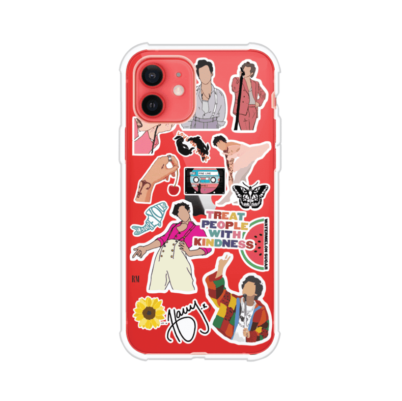 Funda para iPhone con diseño de stickers inspirados en Harry Styles. Incluye frases como "Treat People With Kindness", dibujos de outfits icónicos, girasoles, y elementos retro sobre base transparente. Ideal para fans. Producto de Remark Mx