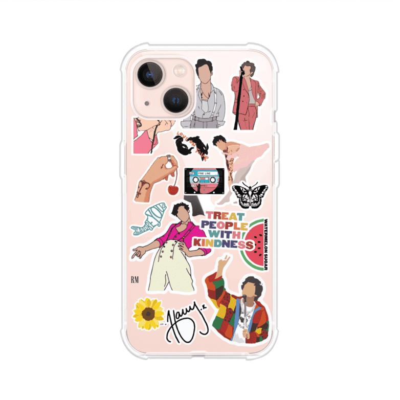 Funda para iPhone con diseño de stickers inspirados en Harry Styles. Incluye frases como "Treat People With Kindness", dibujos de outfits icónicos, girasoles, y elementos retro sobre base transparente. Ideal para fans. Producto de Remark Mx