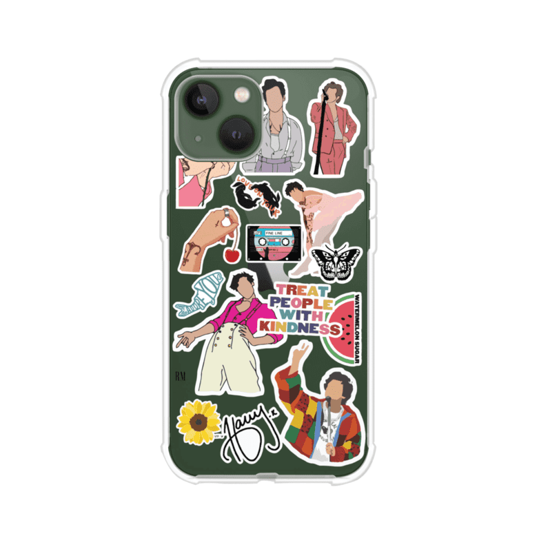 Funda para iPhone con diseño de stickers inspirados en Harry Styles. Incluye frases como "Treat People With Kindness", dibujos de outfits icónicos, girasoles, y elementos retro sobre base transparente. Ideal para fans. Producto de Remark Mx