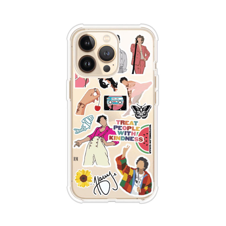 Funda para iPhone con diseño de stickers inspirados en Harry Styles. Incluye frases como "Treat People With Kindness", dibujos de outfits icónicos, girasoles, y elementos retro sobre base transparente. Ideal para fans. Producto de Remark Mx