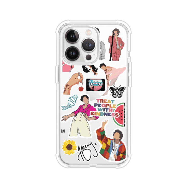 Funda para iPhone con diseño de stickers inspirados en Harry Styles. Incluye frases como "Treat People With Kindness", dibujos de outfits icónicos, girasoles, y elementos retro sobre base transparente. Ideal para fans. Producto de Remark Mx