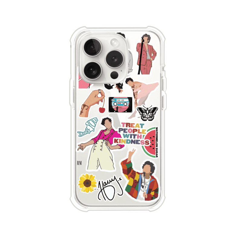 Funda para iPhone con diseño de stickers inspirados en Harry Styles. Incluye frases como "Treat People With Kindness", dibujos de outfits icónicos, girasoles, y elementos retro sobre base transparente. Ideal para fans. Producto de Remark Mx