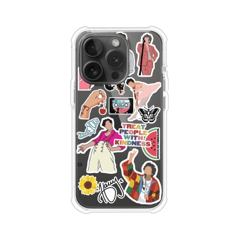 Funda para iPhone con diseño de stickers inspirados en Harry Styles. Incluye frases como "Treat People With Kindness", dibujos de outfits icónicos, girasoles, y elementos retro sobre base transparente. Ideal para fans. Producto de Remark Mx