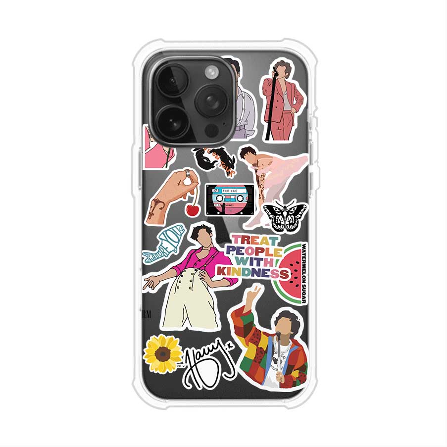 Funda para iPhone con diseño de stickers inspirados en Harry Styles. Incluye frases como "Treat People With Kindness", dibujos de outfits icónicos, girasoles, y elementos retro sobre base transparente. Ideal para fans. Producto de Remark Mx