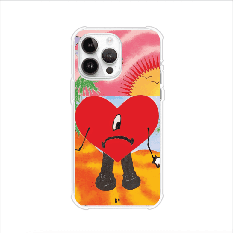 Funda para iPhone inspirada en el álbum "Un Verano Sin Ti" de Bad Bunny. Diseño con fondo de playa, palmeras, atardecer, delfines y el icónico corazón triste con piernas. Estilo colorido, urbano y veraniego. Producto de Remark Mx