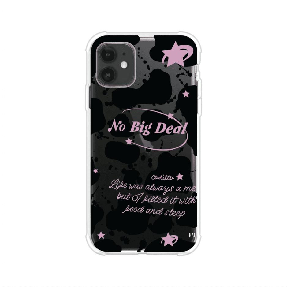 Funda estilo vaca en blanco, negro y rosa con frase No Big Deal para iPhone. Diseño divertido y aesthetic. Producto de Remark Mx