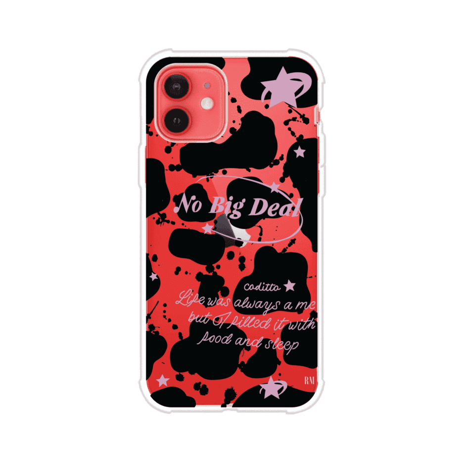 Funda estilo vaca en blanco, negro y rosa con frase No Big Deal para iPhone. Diseño divertido y aesthetic. Producto de Remark Mx