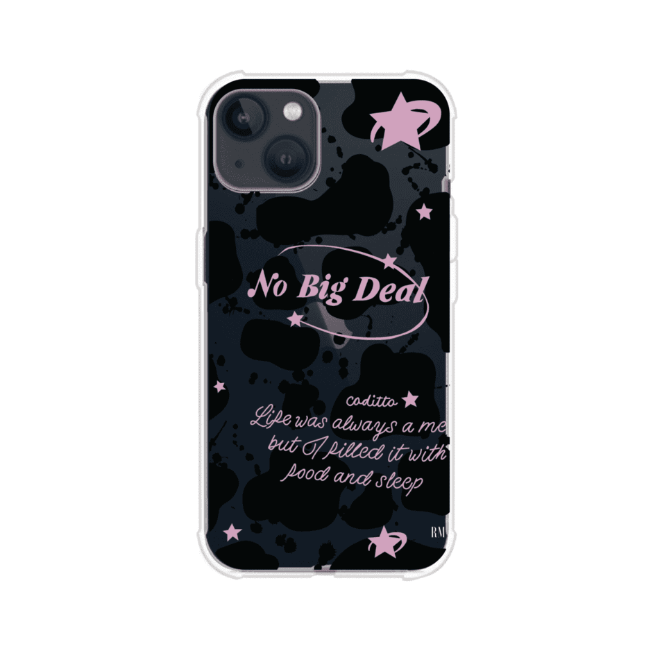Funda estilo vaca en blanco, negro y rosa con frase No Big Deal para iPhone. Diseño divertido y aesthetic. Producto de Remark Mx