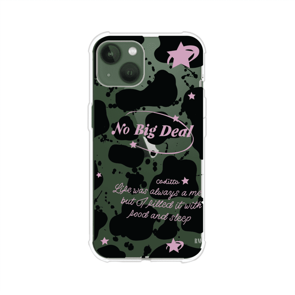 Funda estilo vaca en blanco, negro y rosa con frase No Big Deal para iPhone. Diseño divertido y aesthetic. Producto de Remark Mx