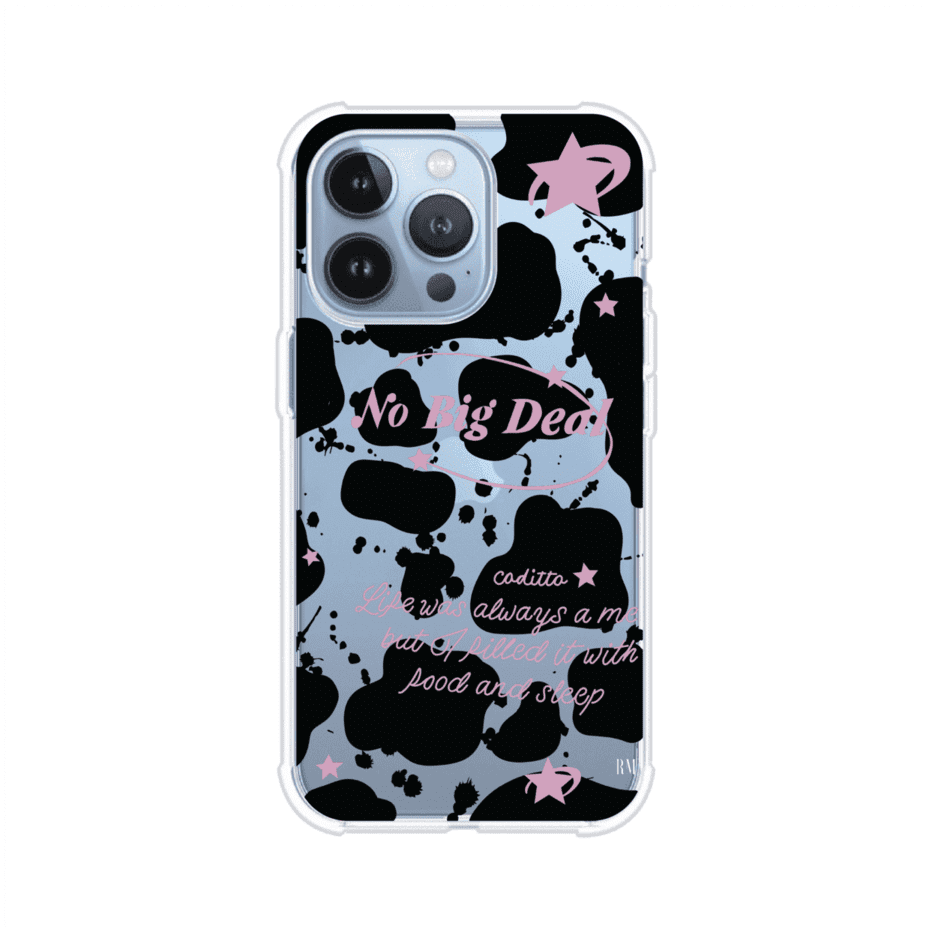 Funda estilo vaca en blanco, negro y rosa con frase No Big Deal para iPhone. Diseño divertido y aesthetic. Producto de Remark Mx