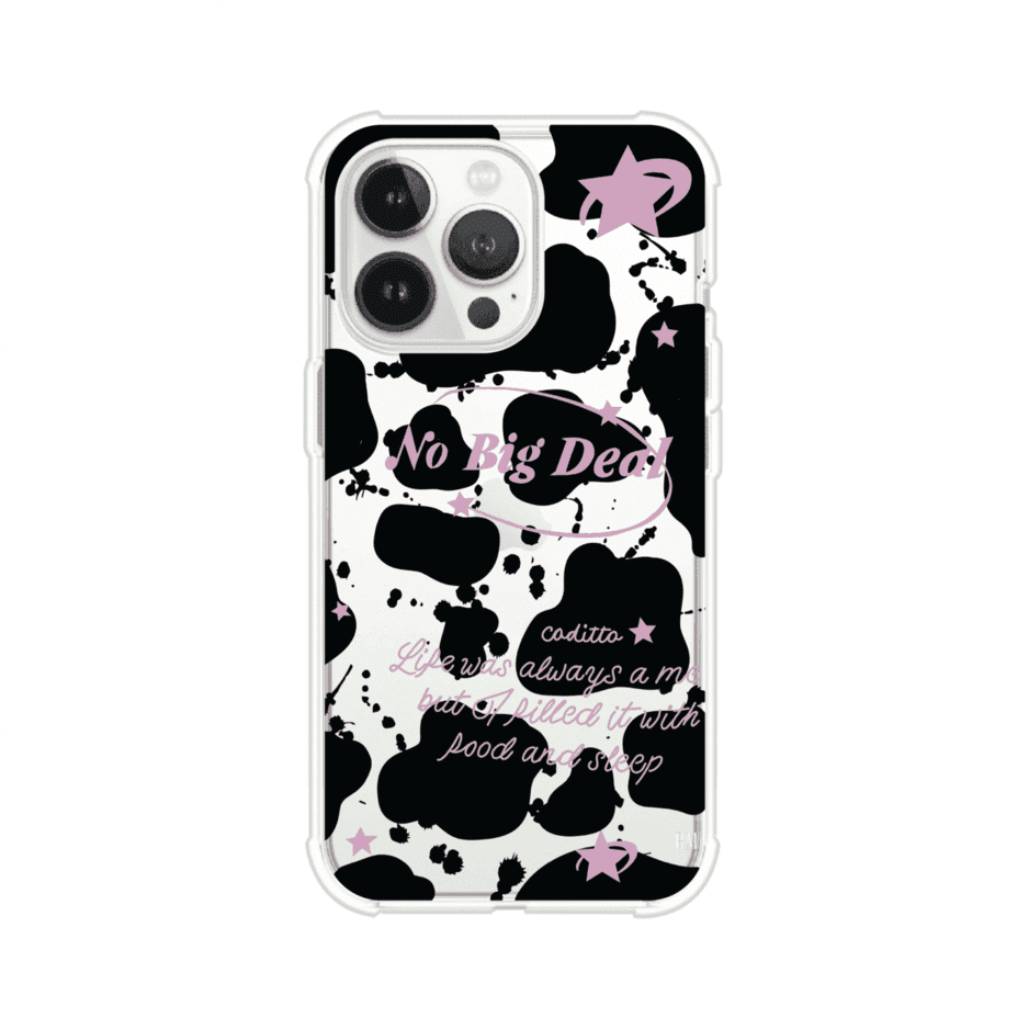 Funda estilo vaca en blanco, negro y rosa con frase No Big Deal para iPhone. Diseño divertido y aesthetic. Producto de Remark Mx