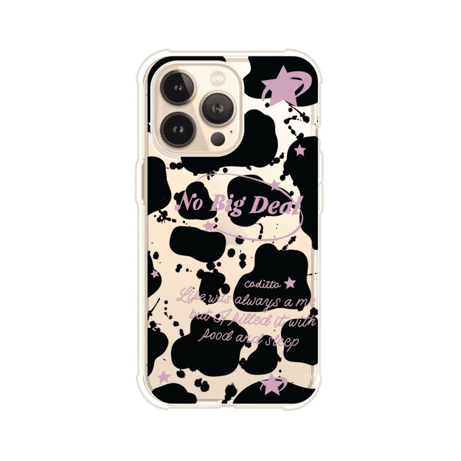 Funda estilo vaca en blanco, negro y rosa con frase No Big Deal para iPhone. Diseño divertido y aesthetic. Producto de Remark Mx
