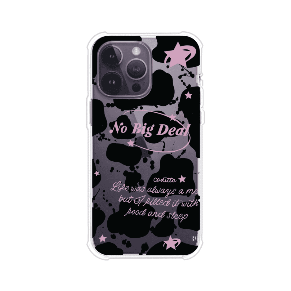 Funda estilo vaca en blanco, negro y rosa con frase No Big Deal para iPhone. Diseño divertido y aesthetic. Producto de Remark Mx