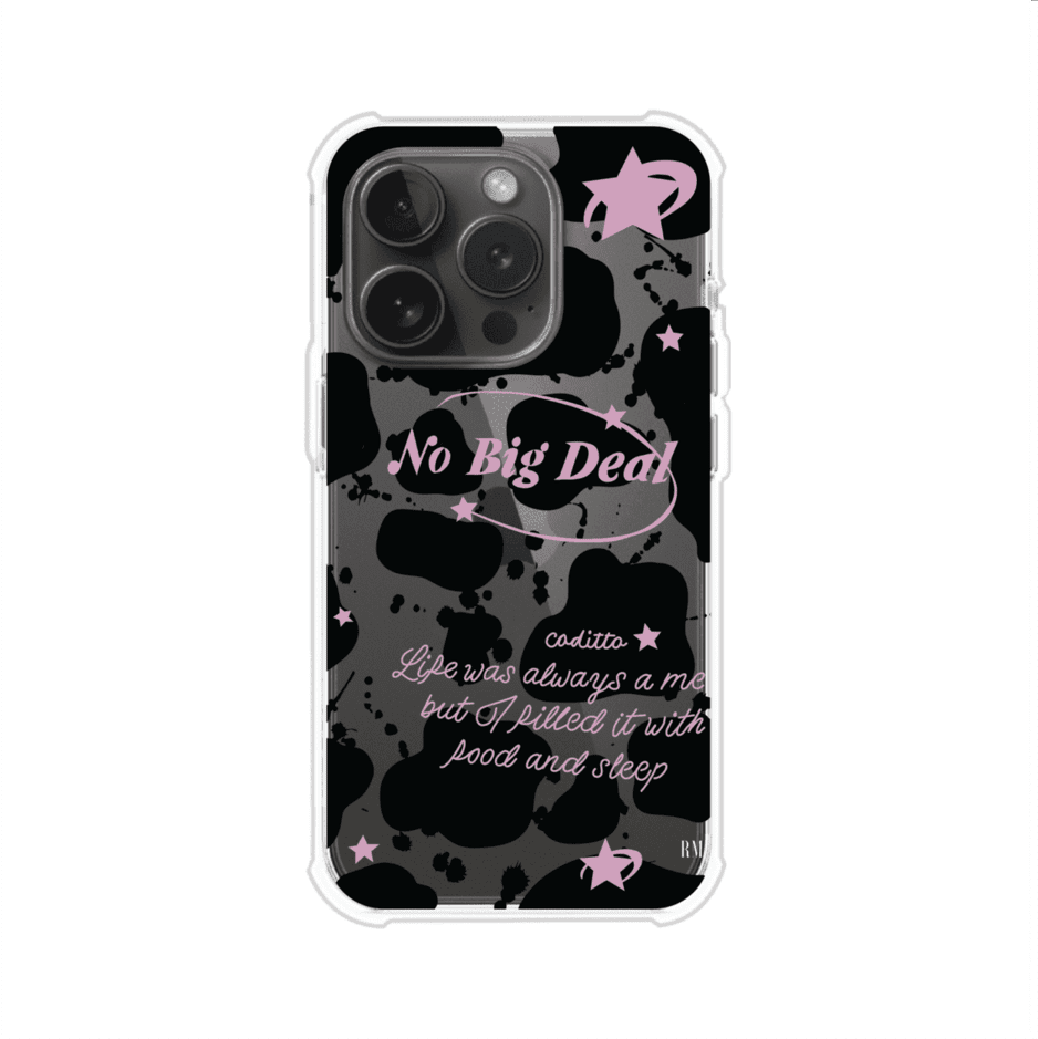 Funda estilo vaca en blanco, negro y rosa con frase No Big Deal para iPhone. Diseño divertido y aesthetic. Producto de Remark Mx