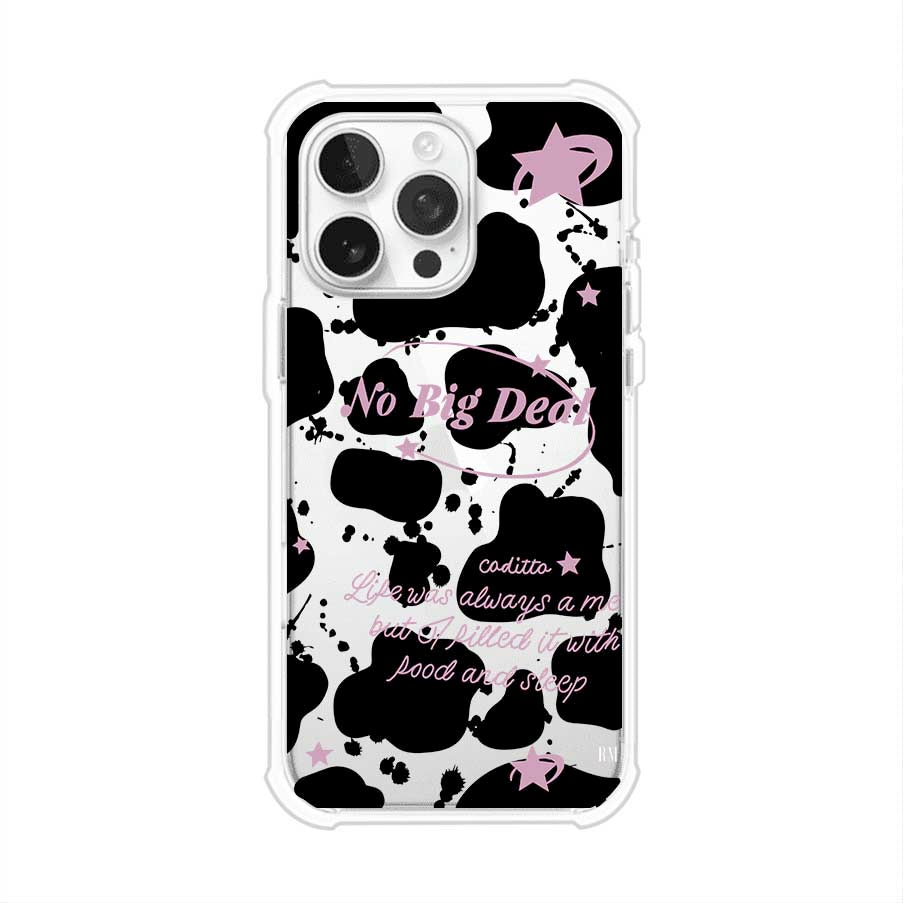 Funda estilo vaca en blanco, negro y rosa con frase No Big Deal para iPhone. Diseño divertido y aesthetic. Producto de Remark Mx