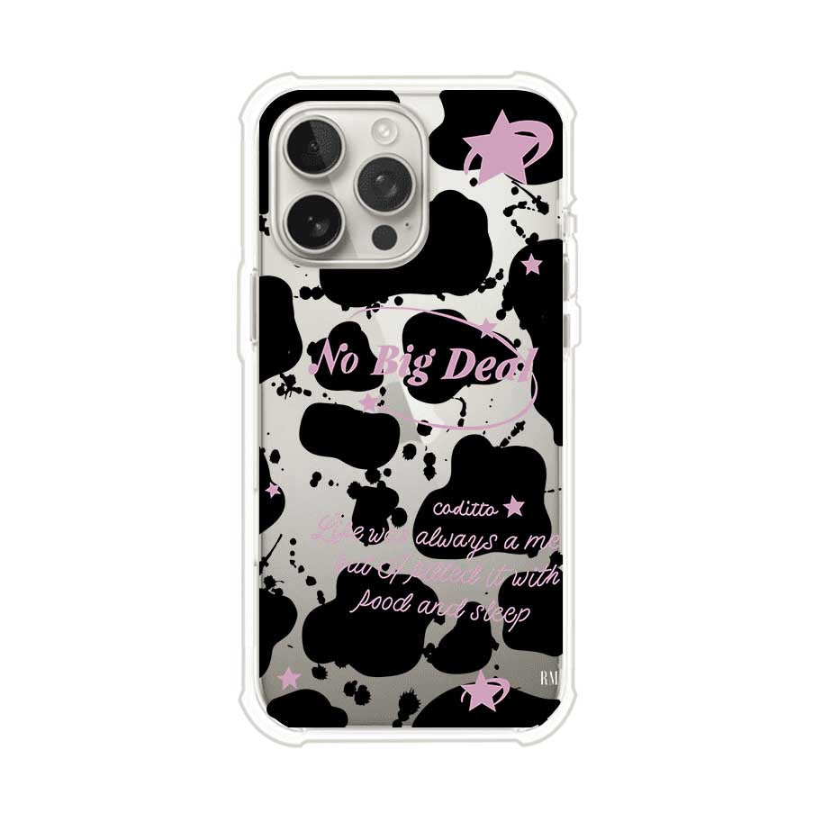 Funda estilo vaca en blanco, negro y rosa con frase No Big Deal para iPhone. Diseño divertido y aesthetic. Producto de Remark Mx