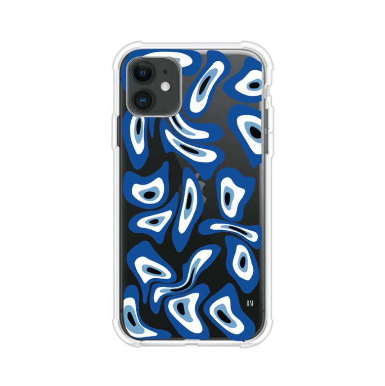 Funda para iPhone con diseño de ojos turcos en tonos azul y blanco, símbolo de protección.
iPhone case featuring Turkish evil eye pattern in blue and white, symbol of protection