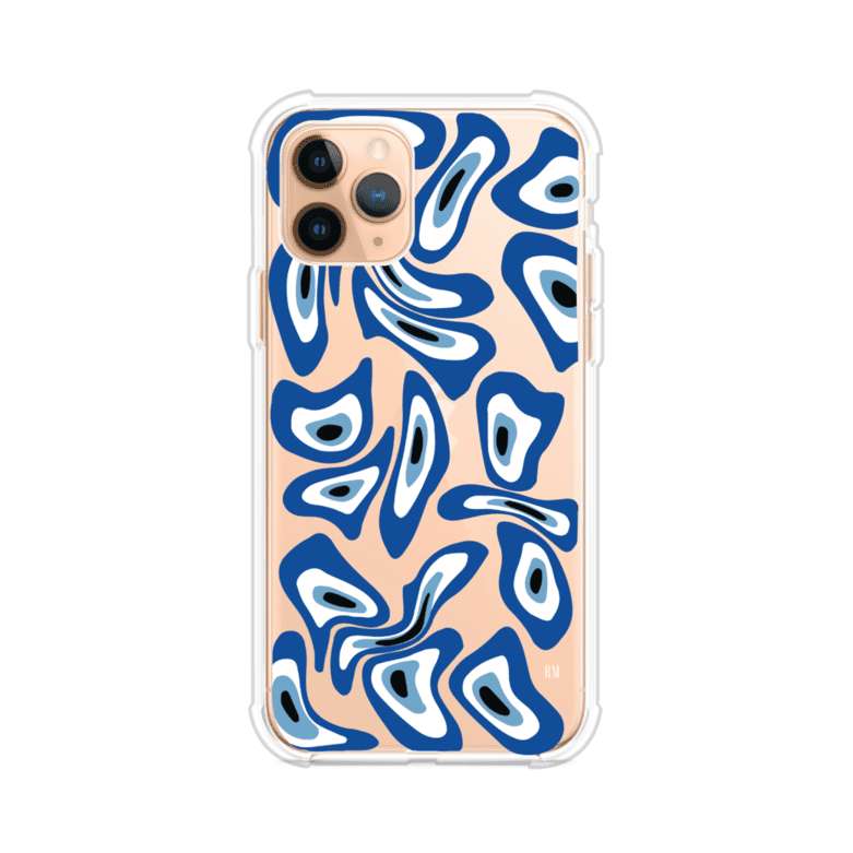 Funda para iPhone con diseño de ojos turcos en tonos azul y blanco, símbolo de protección.
iPhone case featuring Turkish evil eye pattern in blue and white, symbol of protection