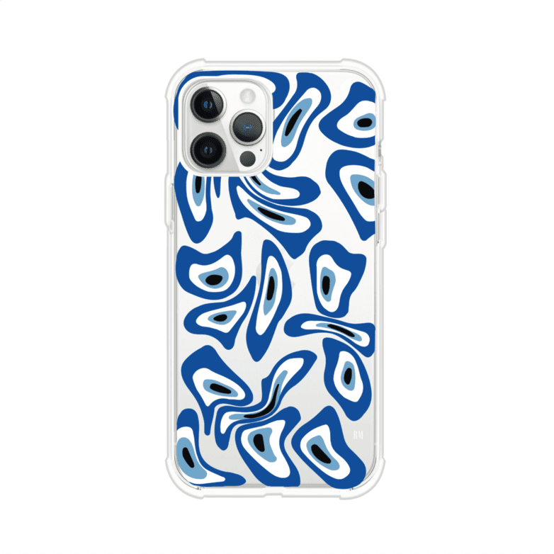 Funda para iPhone con diseño de ojos turcos en tonos azul y blanco, símbolo de protección.
iPhone case featuring Turkish evil eye pattern in blue and white, symbol of protection