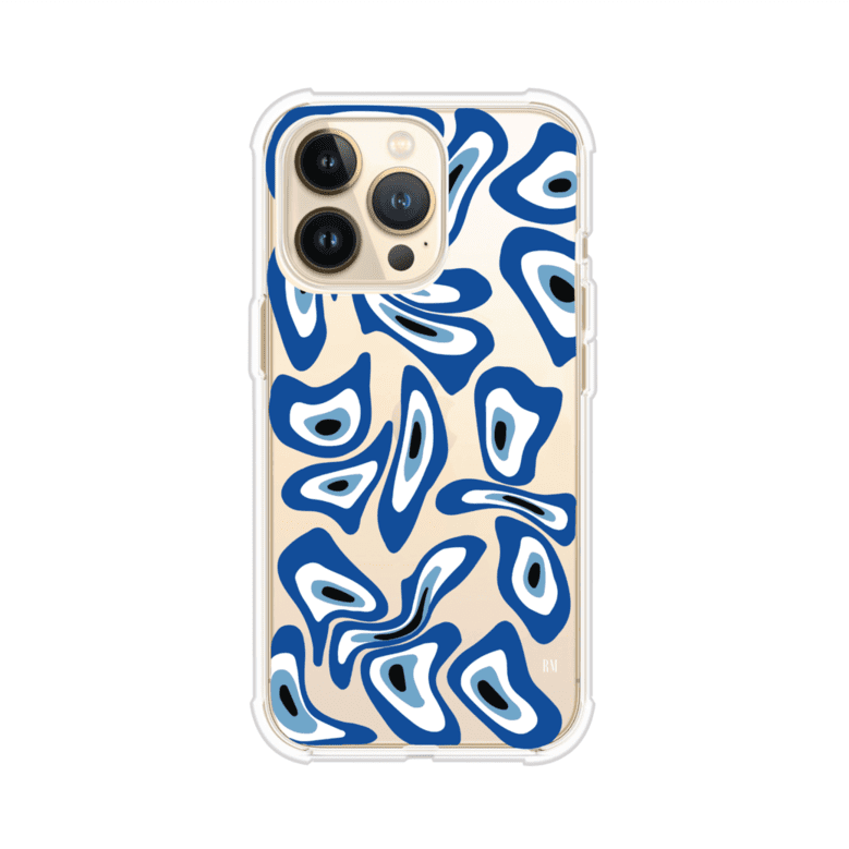 Funda para iPhone con diseño de ojos turcos en tonos azul y blanco, símbolo de protección.
iPhone case featuring Turkish evil eye pattern in blue and white, symbol of protection