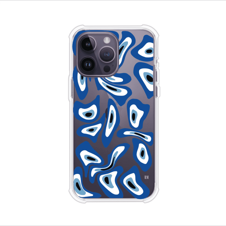 Funda para iPhone con diseño de ojos turcos en tonos azul y blanco, símbolo de protección.
iPhone case featuring Turkish evil eye pattern in blue and white, symbol of protection