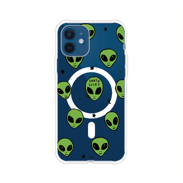 Funda para iPhone con diseño de alienígenas verdes y frase "Earth Sucks", fondo negro con detalles espaciales. Estilo divertido y rebelde. Producto de Remark MX