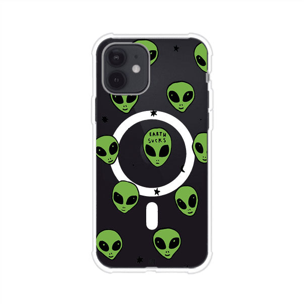 Funda para iPhone con diseño de alienígenas verdes y frase "Earth Sucks", fondo negro con detalles espaciales. Estilo divertido y rebelde. Producto de Remark MX