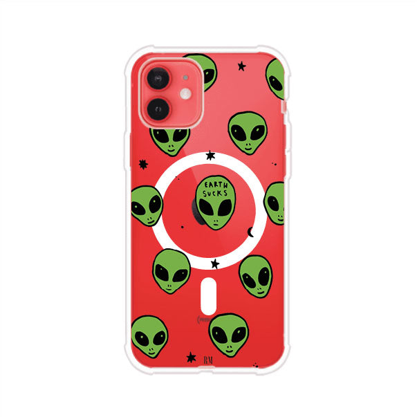 Funda para iPhone con diseño de alienígenas verdes y frase "Earth Sucks", fondo negro con detalles espaciales. Estilo divertido y rebelde. Producto de Remark MX