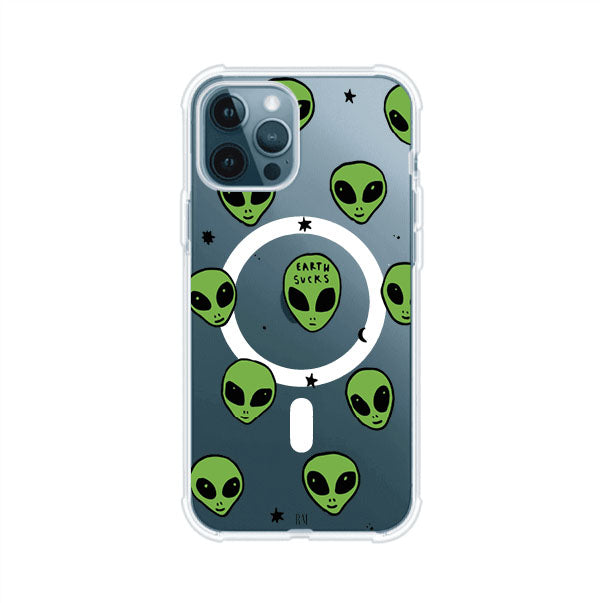 Funda para iPhone con diseño de alienígenas verdes y frase "Earth Sucks", fondo negro con detalles espaciales. Estilo divertido y rebelde. Producto de Remark MX