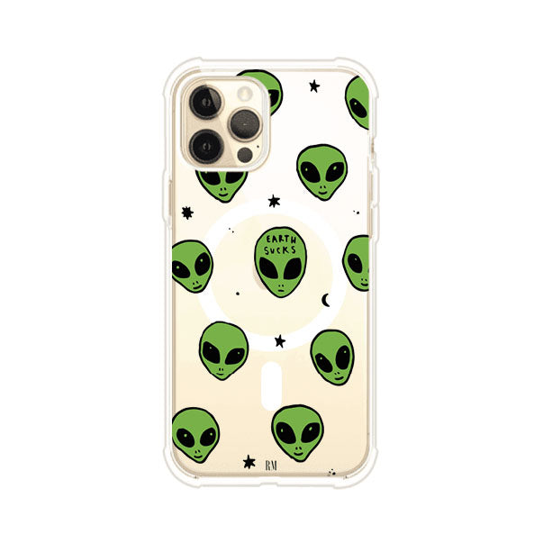 Funda para iPhone con diseño de alienígenas verdes y frase "Earth Sucks", fondo negro con detalles espaciales. Estilo divertido y rebelde. Producto de Remark MX
