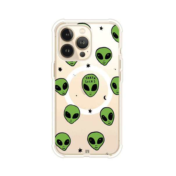 Funda para iPhone con diseño de alienígenas verdes y frase "Earth Sucks", fondo negro con detalles espaciales. Estilo divertido y rebelde. Producto de Remark MX