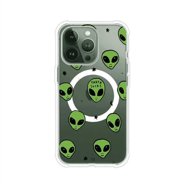 Funda para iPhone con diseño de alienígenas verdes y frase "Earth Sucks", fondo negro con detalles espaciales. Estilo divertido y rebelde. Producto de Remark MX