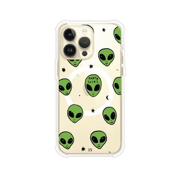 Funda para iPhone con diseño de alienígenas verdes y frase "Earth Sucks", fondo negro con detalles espaciales. Estilo divertido y rebelde. Producto de Remark MX