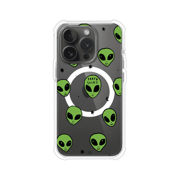 Funda para iPhone con diseño de alienígenas verdes y frase "Earth Sucks", fondo negro con detalles espaciales. Estilo divertido y rebelde. Producto de Remark MX