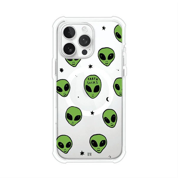 Funda para iPhone con diseño de alienígenas verdes y frase "Earth Sucks", fondo negro con detalles espaciales. Estilo divertido y rebelde. Producto de Remark MX