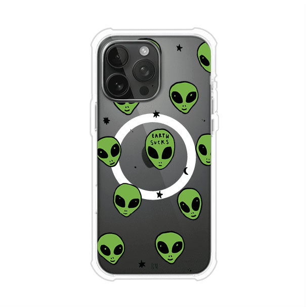 Funda para iPhone con diseño de alienígenas verdes y frase "Earth Sucks", fondo negro con detalles espaciales. Estilo divertido y rebelde. Producto de Remark MX