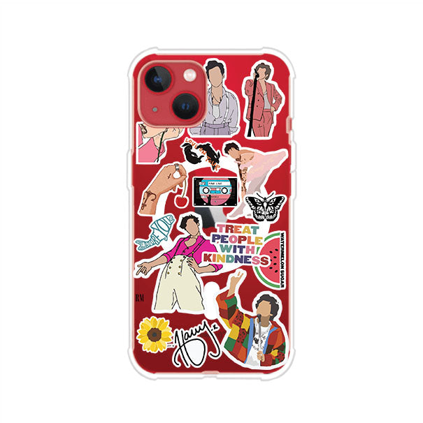 Funda para iPhone con diseño de stickers inspirados en Harry Styles. Incluye frases como "Treat People With Kindness", dibujos de outfits icónicos, girasoles, y elementos retro sobre base transparente. Ideal para fans. Producto de Remark Mx