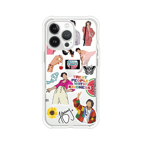 Funda para iPhone con diseño de stickers inspirados en Harry Styles. Incluye frases como "Treat People With Kindness", dibujos de outfits icónicos, girasoles, y elementos retro sobre base transparente. Ideal para fans. Producto de Remark Mx