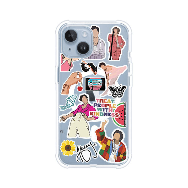 Funda para iPhone con diseño de stickers inspirados en Harry Styles. Incluye frases como "Treat People With Kindness", dibujos de outfits icónicos, girasoles, y elementos retro sobre base transparente. Ideal para fans. Producto de Remark Mx