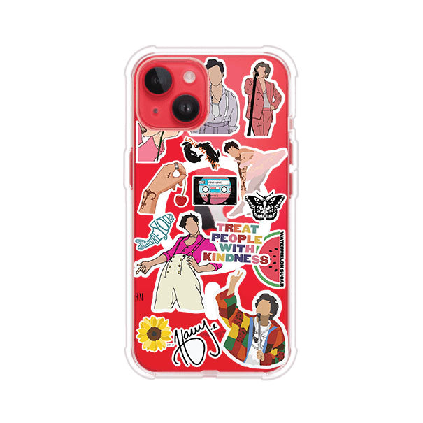 Funda para iPhone con diseño de stickers inspirados en Harry Styles. Incluye frases como "Treat People With Kindness", dibujos de outfits icónicos, girasoles, y elementos retro sobre base transparente. Ideal para fans. Producto de Remark Mx