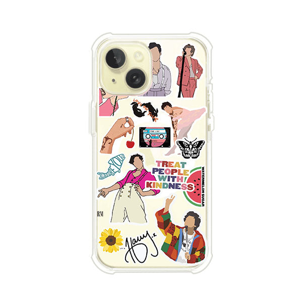Funda para iPhone con diseño de stickers inspirados en Harry Styles. Incluye frases como "Treat People With Kindness", dibujos de outfits icónicos, girasoles, y elementos retro sobre base transparente. Ideal para fans. Producto de Remark Mx