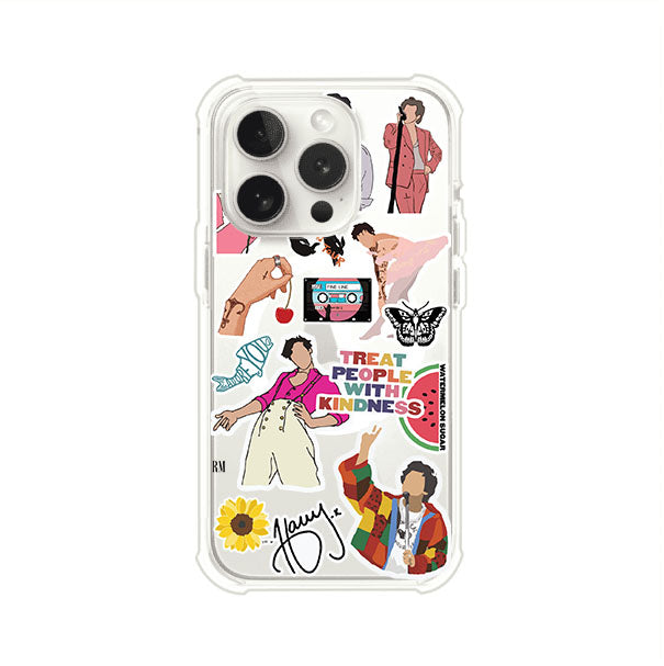 Funda para iPhone con diseño de stickers inspirados en Harry Styles. Incluye frases como "Treat People With Kindness", dibujos de outfits icónicos, girasoles, y elementos retro sobre base transparente. Ideal para fans. Producto de Remark Mx