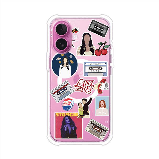 Funda para iPhone con diseño collage de Lana Del Rey en fondo rojo. Incluye stickers de cassettes, cerezas, retratos y frases icónicas. Estilo retro y nostálgico para fans de Lana.