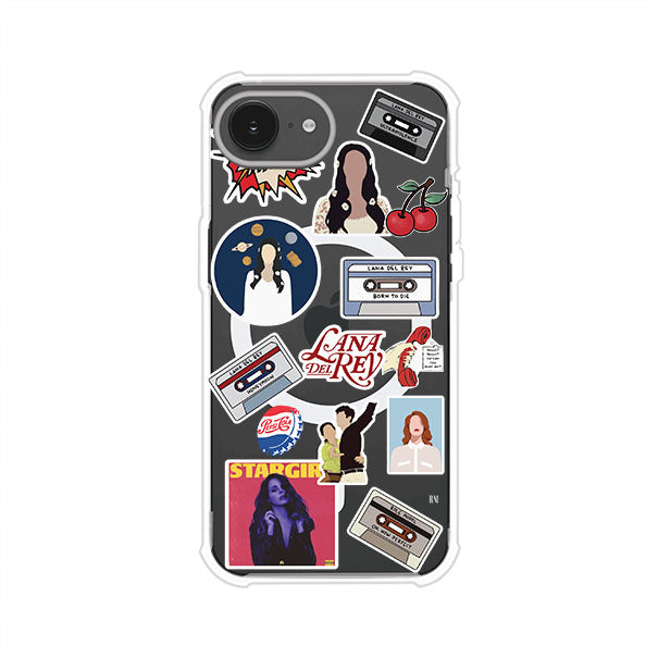 Funda para iPhone con diseño collage de Lana Del Rey en fondo rojo. Incluye stickers de cassettes, cerezas, retratos y frases icónicas. Estilo retro y nostálgico para fans de Lana.