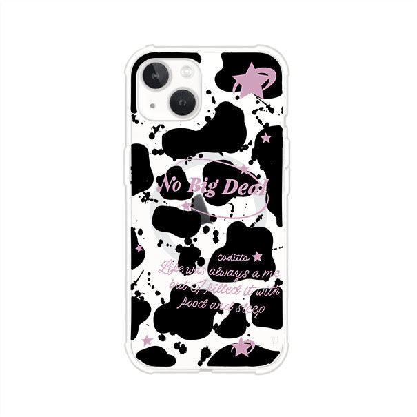 Funda estilo vaca en blanco, negro y rosa con frase No Big Deal para iPhone. Diseño divertido y aesthetic. Producto de Remark Mx