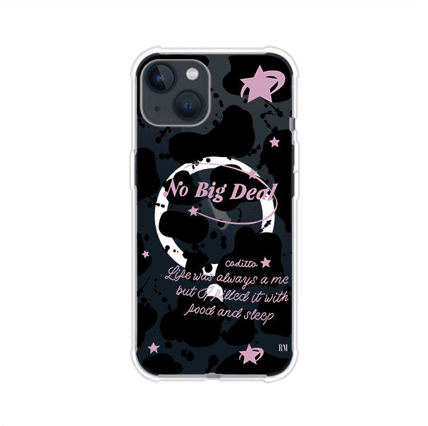 Funda estilo vaca en blanco, negro y rosa con frase No Big Deal para iPhone. Diseño divertido y aesthetic. Producto de Remark Mx