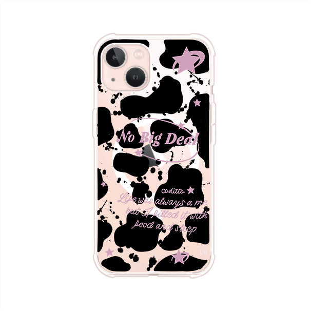 Funda estilo vaca en blanco, negro y rosa con frase No Big Deal para iPhone. Diseño divertido y aesthetic. Producto de Remark Mx