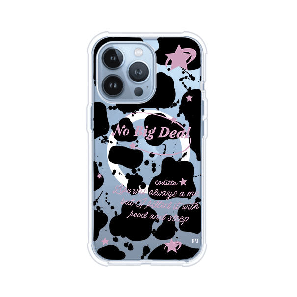Funda estilo vaca en blanco, negro y rosa con frase No Big Deal para iPhone. Diseño divertido y aesthetic. Producto de Remark Mx