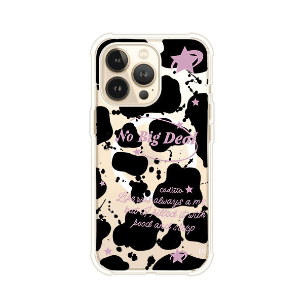 Funda estilo vaca en blanco, negro y rosa con frase No Big Deal para iPhone. Diseño divertido y aesthetic. Producto de Remark Mx